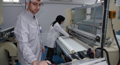 Fabrika gibi okul, öğrenirken kazanıyorlar